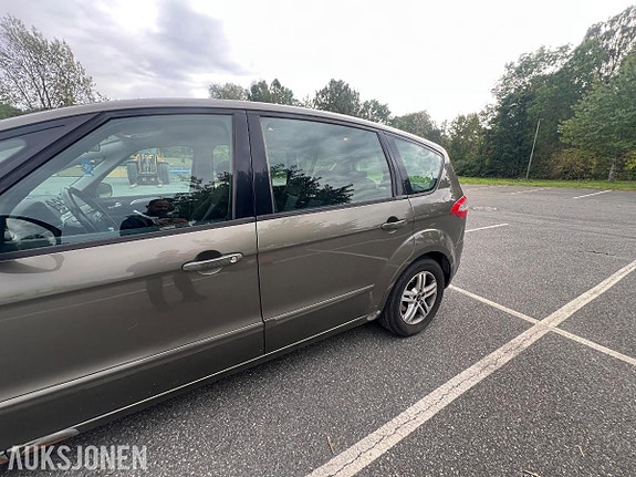 Ford S-MAX 27 of 30