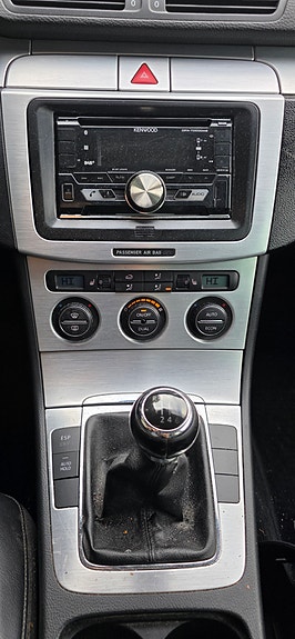 Volkswagen Passat 18 of 28
