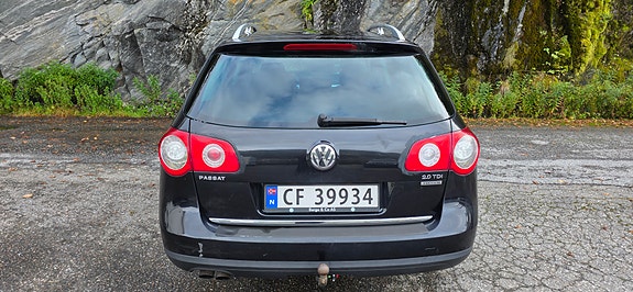 Volkswagen Passat 9 of 28