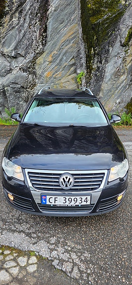 Volkswagen Passat 2 of 28