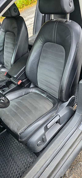 Volkswagen Passat 20 of 28