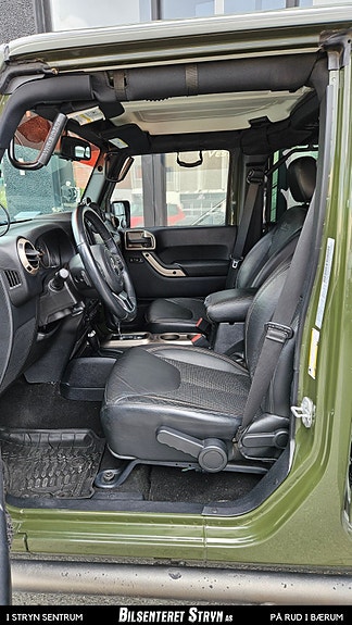 Jeep Wrangler Unlimited 12 of 30