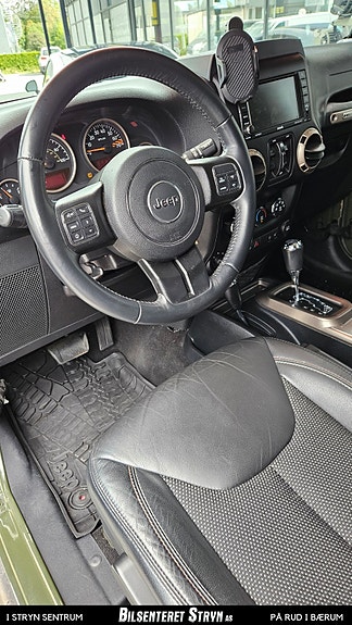 Jeep Wrangler Unlimited 14 of 30