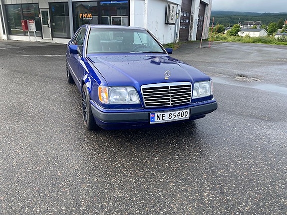 Mercedes-Benz E230 2 of 20