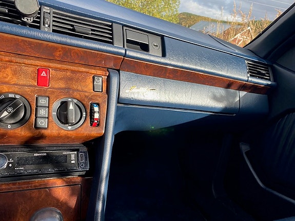 Mercedes-Benz E230 11 of 20