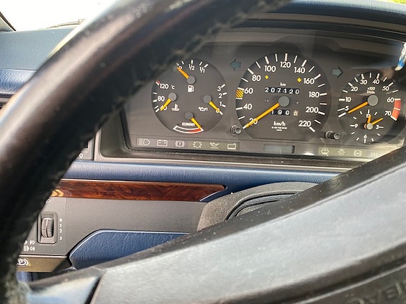 Mercedes-Benz E230 8 of 20