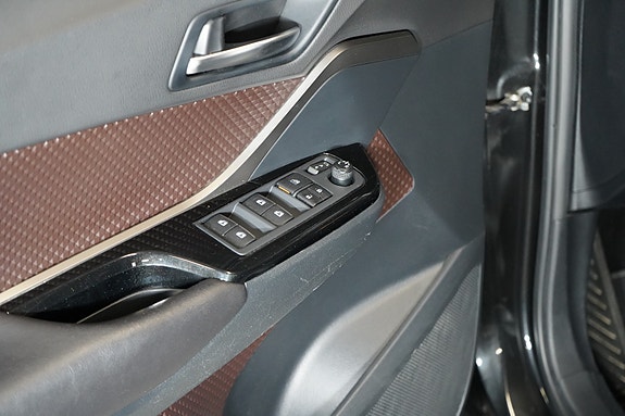 Toyota C-HR 13 of 29