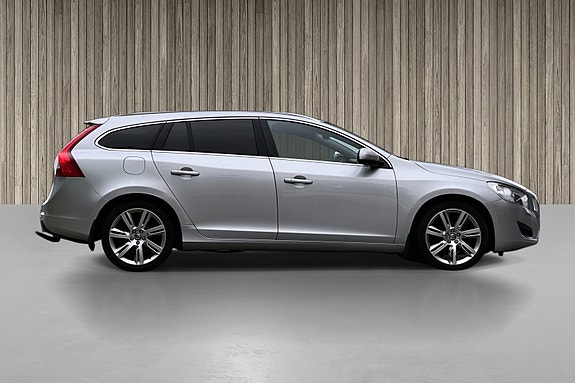 Volvo V60 3 of 16