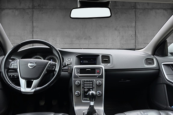 Volvo V60 11 of 16