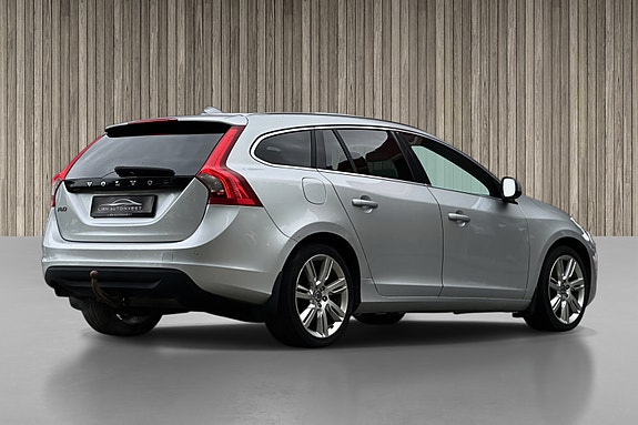 Volvo V60 5 of 16