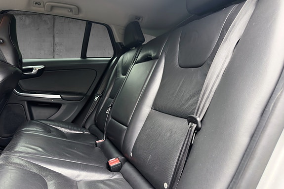 Volvo V60 15 of 16