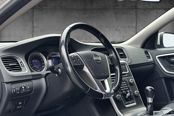 Volvo V60 8 of 16