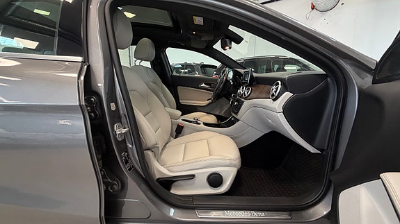 Mercedes-Benz GLA250 23 of 30