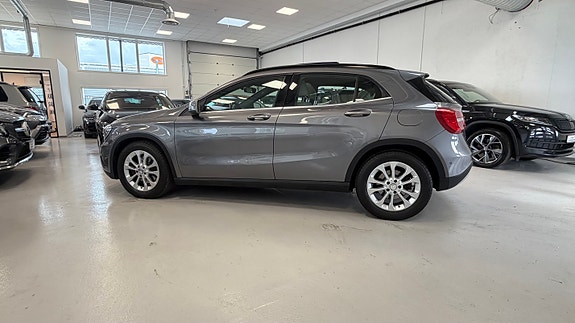 Mercedes-Benz GLA250 13 of 30