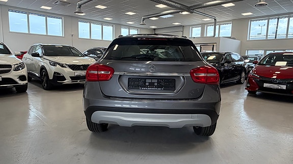 Mercedes-Benz GLA250 18 of 30