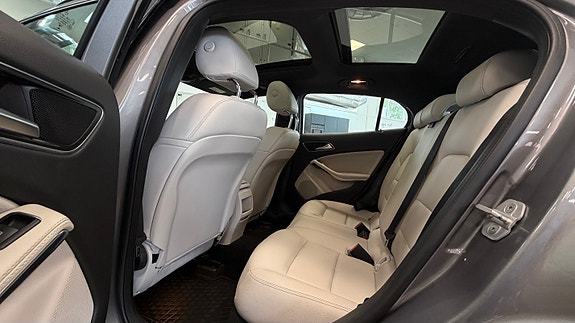 Mercedes-Benz GLA250 27 of 30
