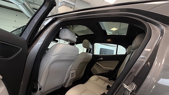 Mercedes-Benz GLA250 26 of 30