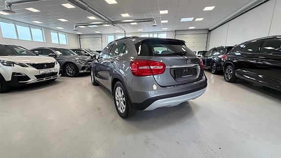 Mercedes-Benz GLA250 17 of 30