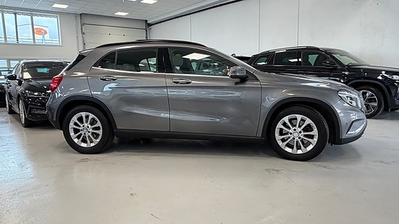 Mercedes-Benz GLA250 5 of 30