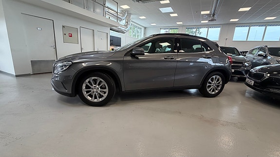 Mercedes-Benz GLA250 10 of 30