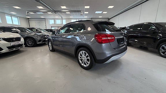 Mercedes-Benz GLA250 15 of 30