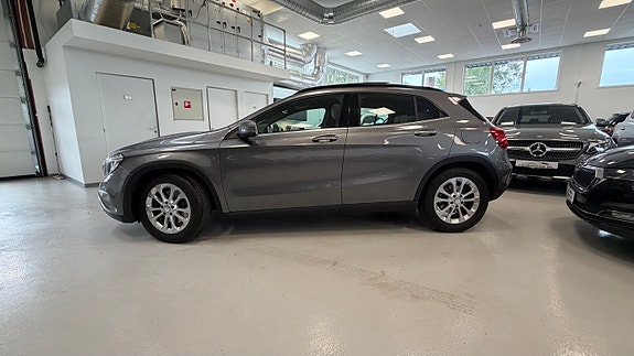 Mercedes-Benz GLA250 11 of 30