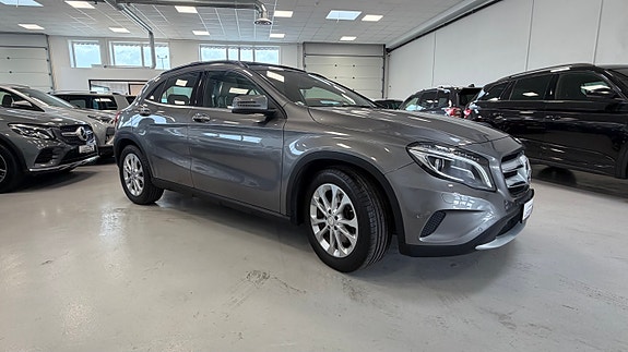 Mercedes-Benz GLA250 3 of 30