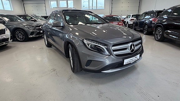 Mercedes-Benz GLA250 2 of 30