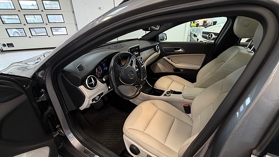 Mercedes-Benz GLA250 25 of 30