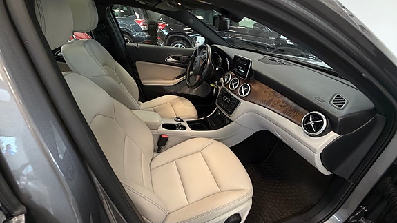 Mercedes-Benz GLA250 22 of 30