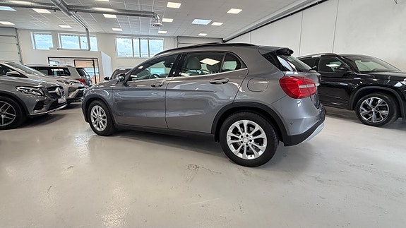 Mercedes-Benz GLA250 14 of 30