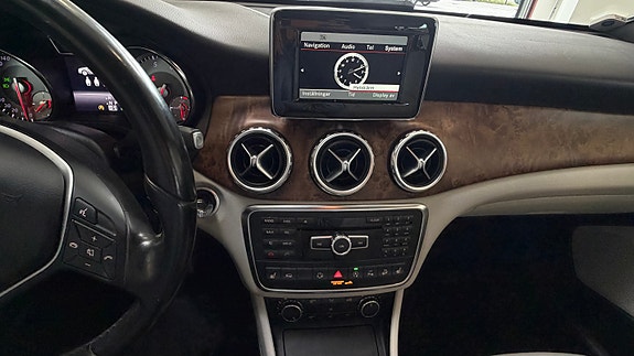 Mercedes-Benz GLA250 28 of 30