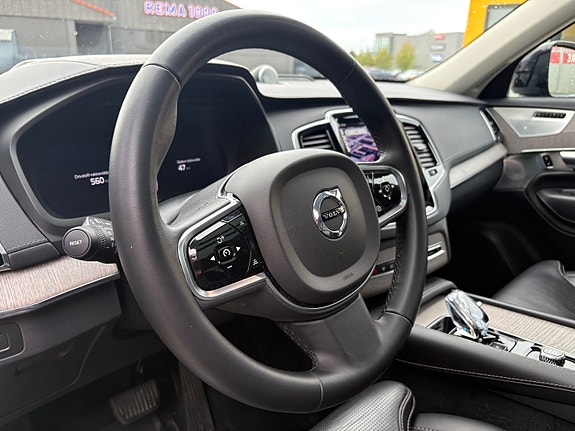 Volvo XC90 23 of 28