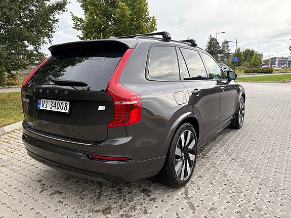 Volvo XC90 3 of 28