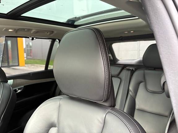 Volvo XC90 15 of 28