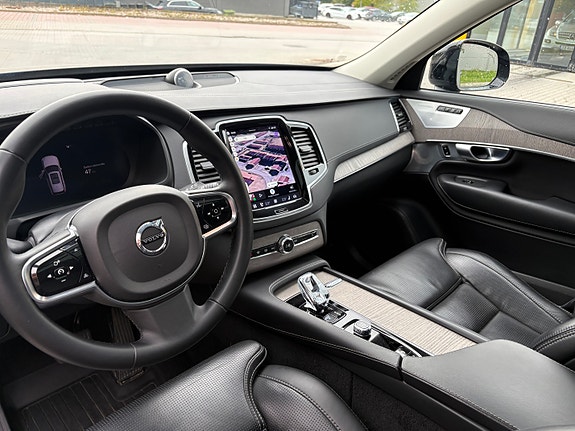Volvo XC90 9 of 28