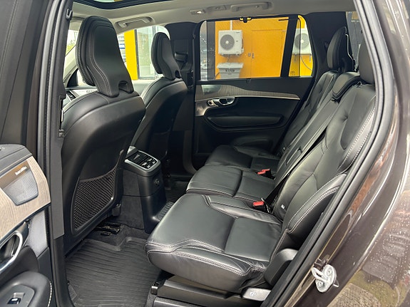 Volvo XC90 19 of 28