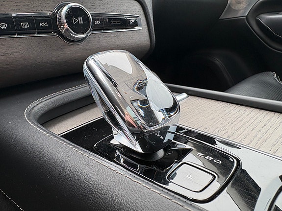 Volvo XC90 12 of 28