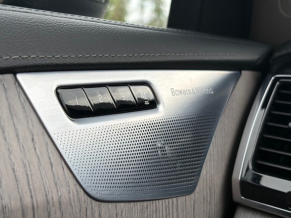Volvo XC90 10 of 28