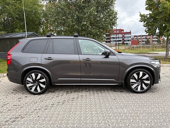Volvo XC90 2 of 28