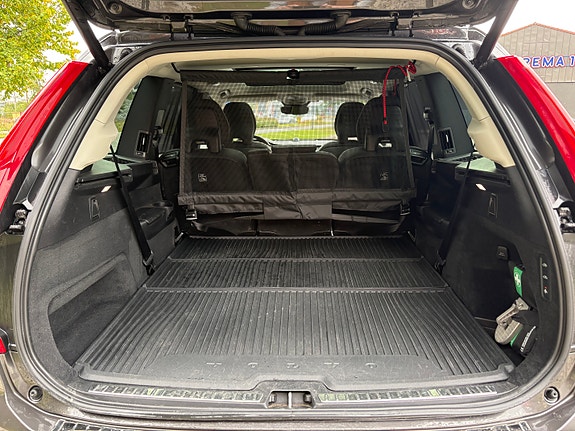 Volvo XC90 18 of 28