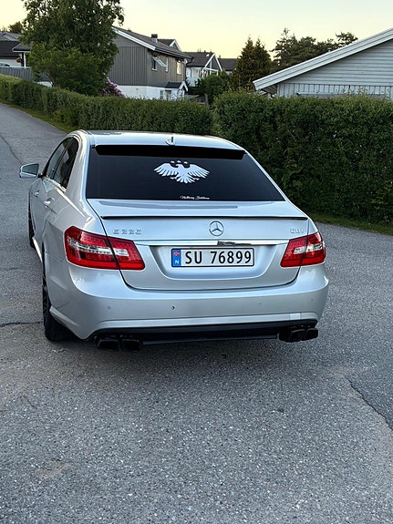 Mercedes-Benz E220 d 2 of 9