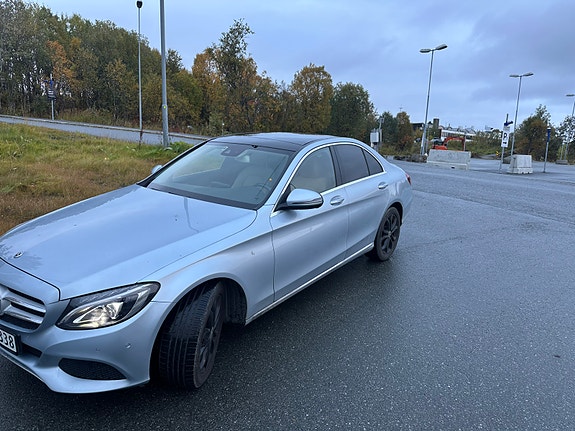 Mercedes-Benz C200 2 of 22