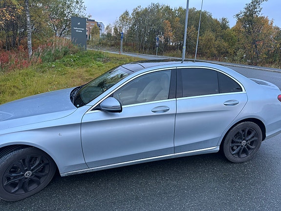 Mercedes-Benz C200 3 of 22