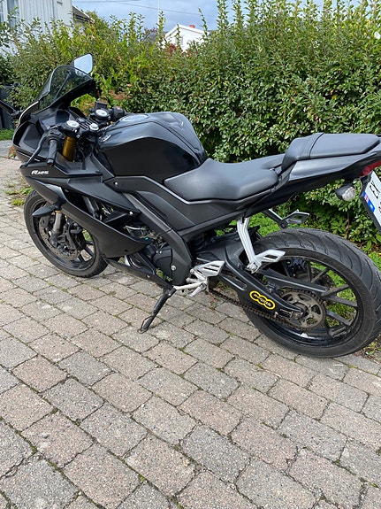 Yamaha YZF-R 125 6 of 10