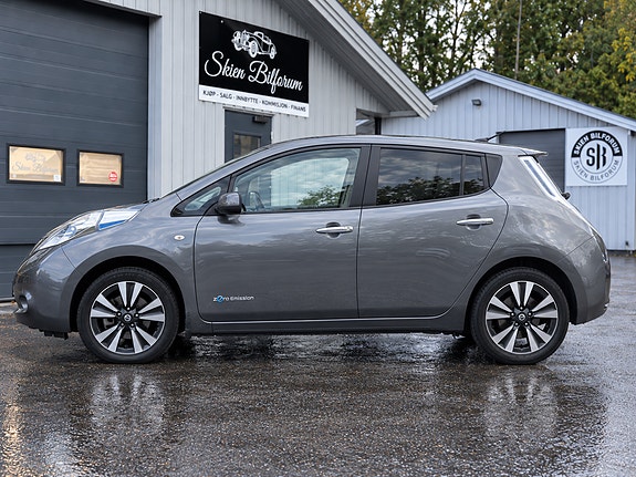 Nissan Leaf 3 of 4
