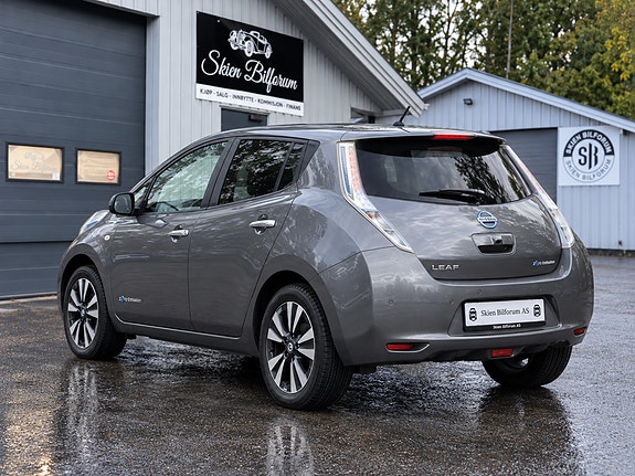 Nissan Leaf 2 of 4