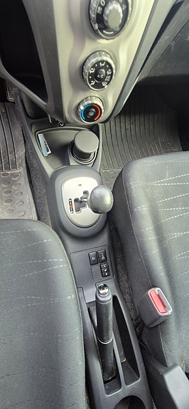 Toyota Yaris 12 of 15