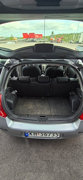 Toyota Yaris 11 of 15