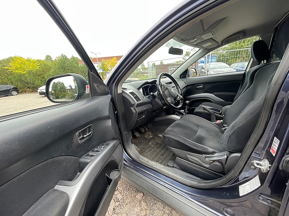 Mitsubishi Outlander 18 of 30